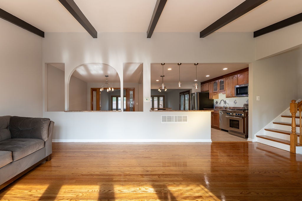 5639 N Manor Lane