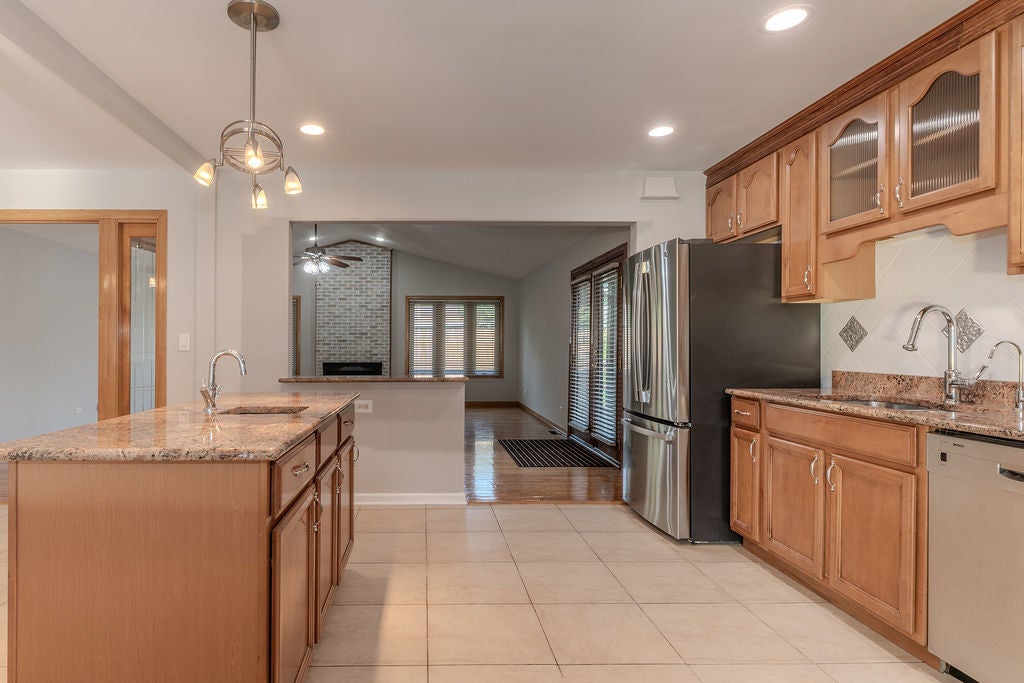 5639 N Manor Lane