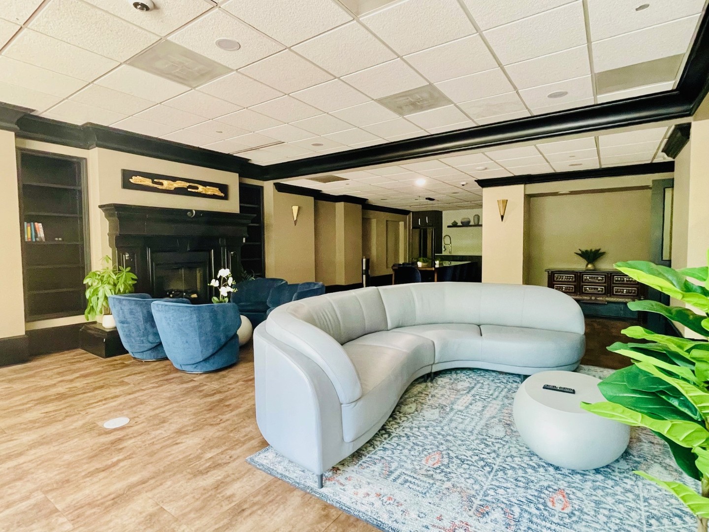 10 E Ontario Street 4708