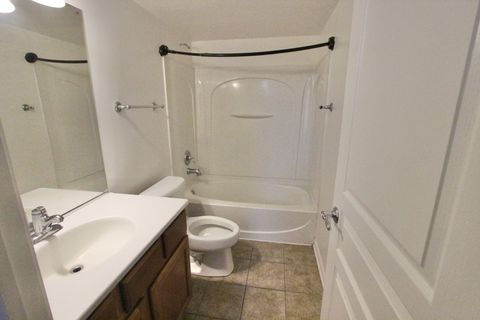 Tiny photo for 2711 Neubauer Circle, Lindenhurst, IL 60046 (MLS # 12536822)