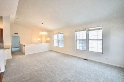 Tiny photo for 2711 Neubauer Circle, Lindenhurst, IL 60046 (MLS # 12536822)