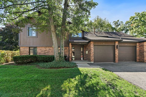 Photo of 3 Creekside Circle #B, Elgin, IL 60123 (MLS # 12776258)