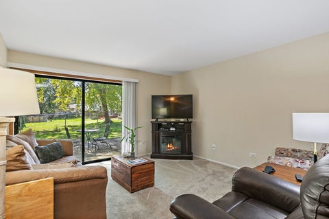Tiny photo for 3 Creekside Circle #B, Elgin, IL 60123 (MLS # 12776258)