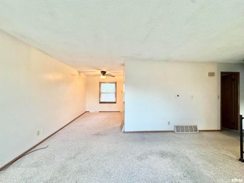 Tiny photo for 1229 13TH Avenue N, Clinton, IA 52732 (MLS # QC4268342)