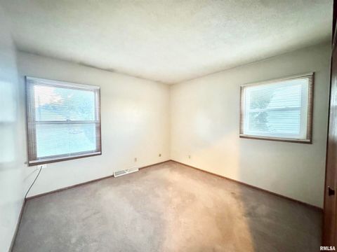 Tiny photo for 1229 13TH Avenue N, Clinton, IA 52732 (MLS # QC4268342)