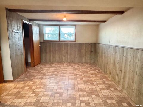 Tiny photo for 1229 13TH Avenue N, Clinton, IA 52732 (MLS # QC4268342)