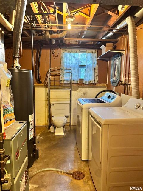 Tiny photo for 1229 13TH Avenue N, Clinton, IA 52732 (MLS # QC4268342)