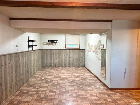 Tiny photo for 1229 13TH Avenue N, Clinton, IA 52732 (MLS # QC4268342)