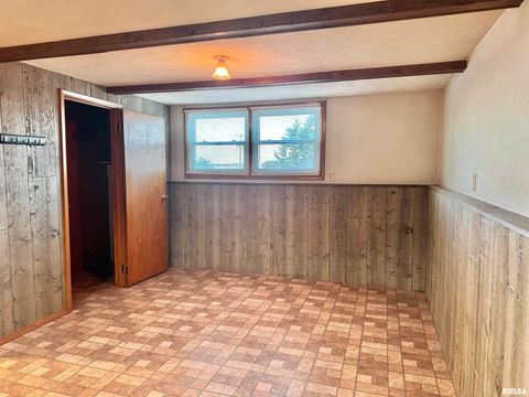 Tiny photo for 1229 13TH Avenue N, Clinton, IA 52732 (MLS # QC4268342)