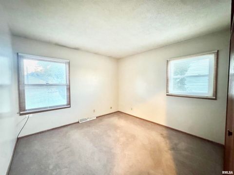 Tiny photo for 1229 13TH Avenue N, Clinton, IA 52732 (MLS # QC4268342)