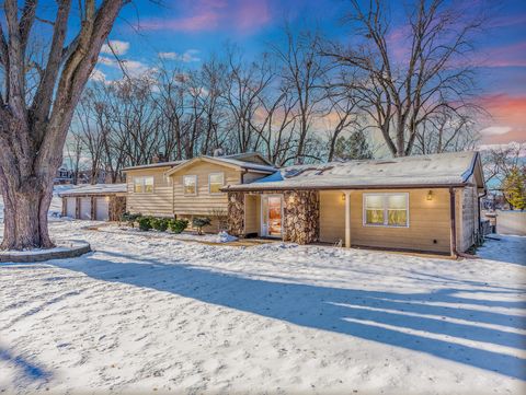 Photo of 25216 River Road, Lake Barrington, IL 60010 (MLS # 12548028)