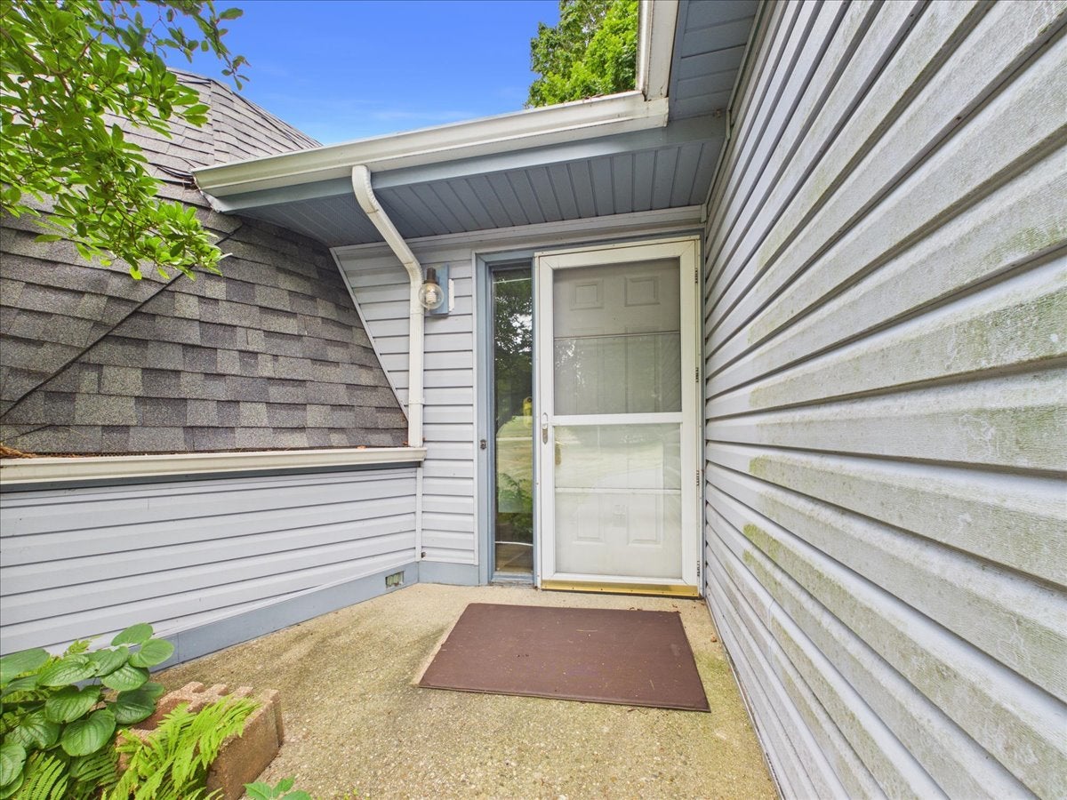 1636 Larchmont Road