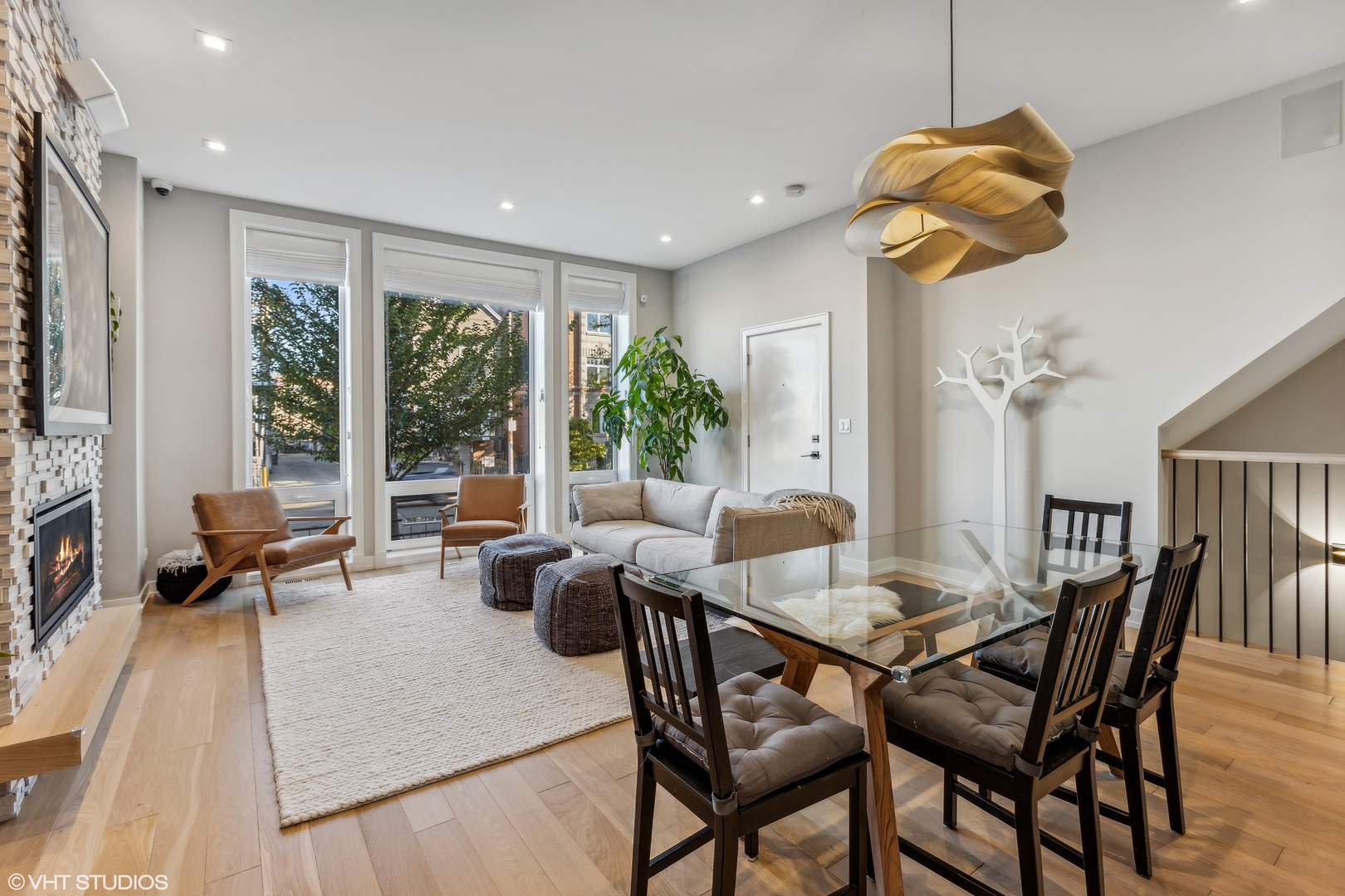 1545 W Diversey Parkway 1