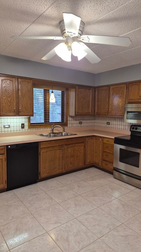 Tiny photo for 10845 S 84th Avenue #2A, Palos Hills, IL 60465 (MLS # 12499143)