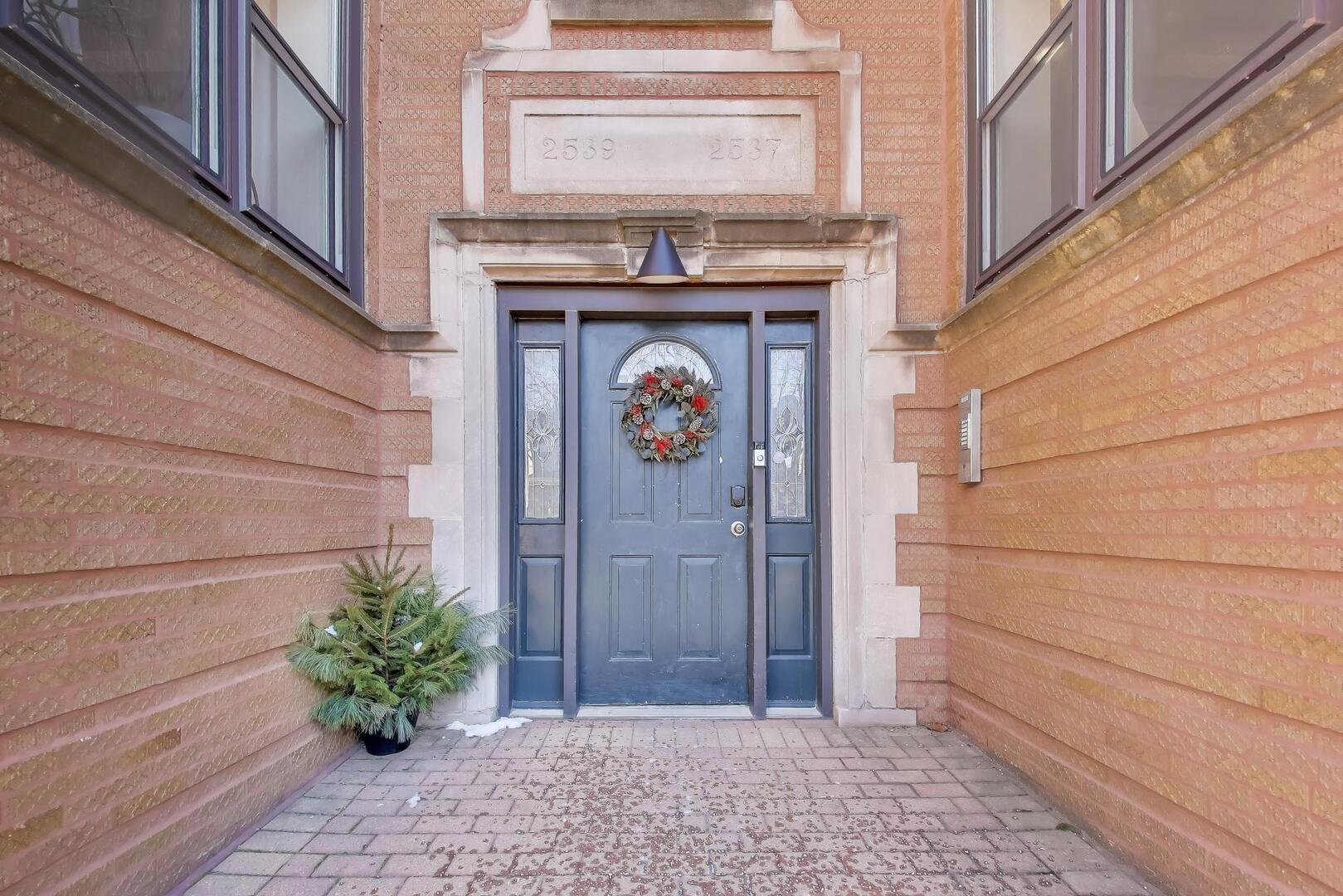 2537 N HAMLIN Avenue 1S