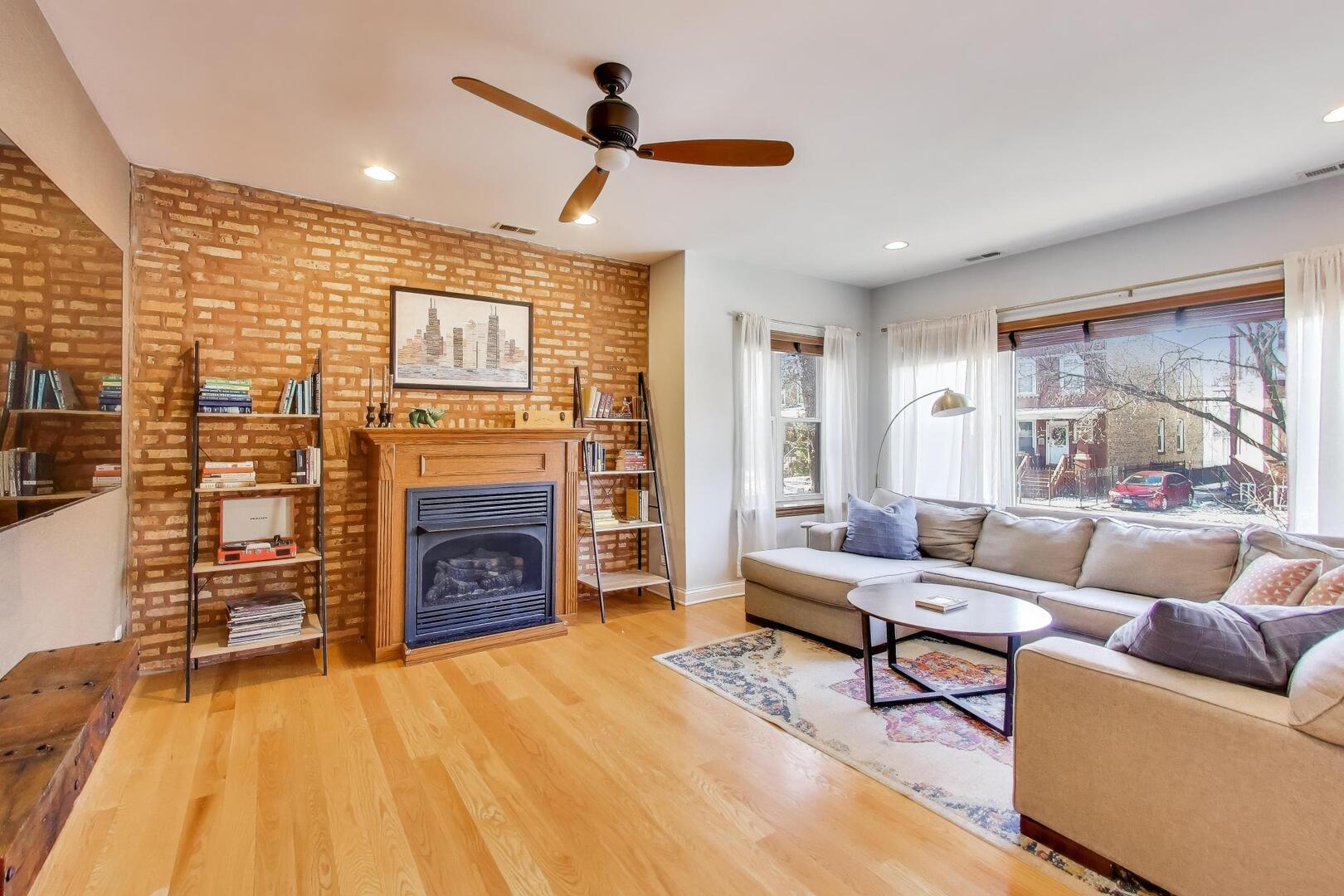 2537 N HAMLIN Avenue 1S