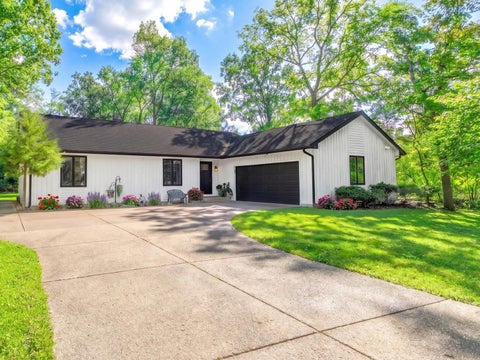 Photo of 34017 N Lakeside Drive, Grayslake, IL 60030 (MLS # 12778236)