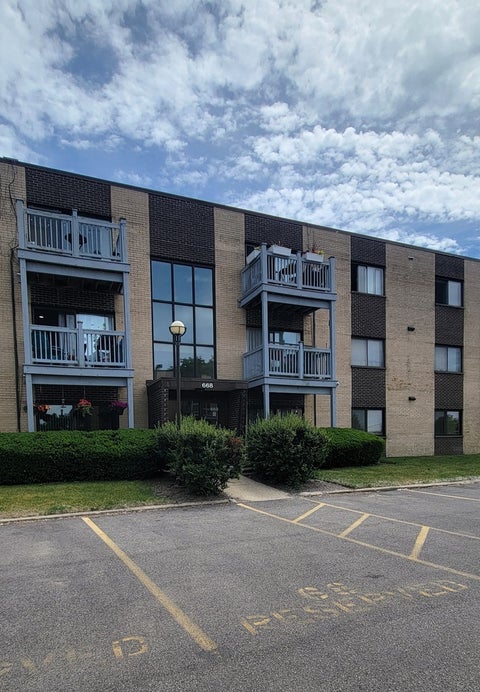 Photo of 668 Pinecrest Drive #204, Prospect Heights, IL 60070 (MLS # 12741743)