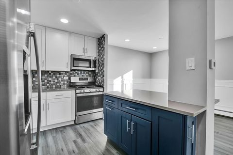 Tiny photo for 9725 S Karlov Avenue #305, Oak Lawn, IL 60453 (MLS # 12551334)