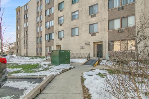 Tiny photo for 9725 S Karlov Avenue #305, Oak Lawn, IL 60453 (MLS # 12551334)