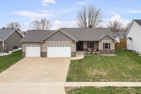 Photo of 510 Pinehurst Drive, Eldridge, IA 52748 (MLS # 12739849)