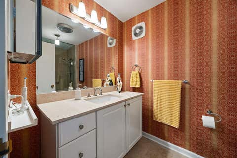 Tiny photo for 940 W Glenlake Avenue #34D, Chicago, IL 60660 (MLS # 12641824)