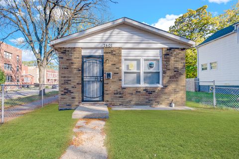 Photo of 7401 S Blackstone Avenue, Chicago, IL 60619 (MLS # 12507823)