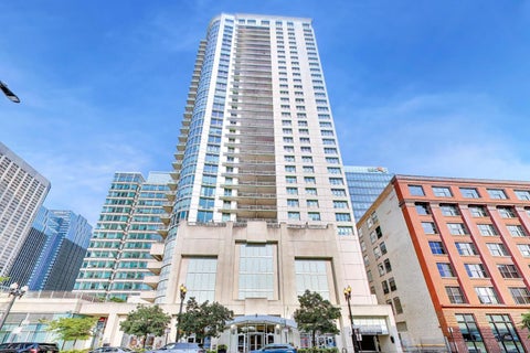 Photo of 125 S Jefferson Street #1005, Chicago, IL 60661 (MLS # 12743100)