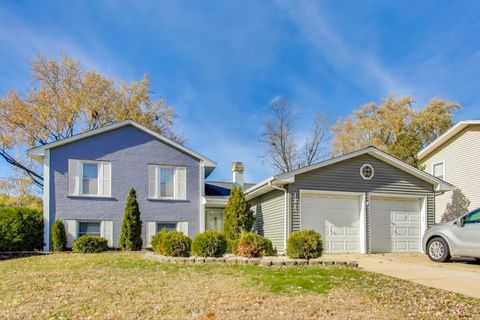 Photo of 121 S Lancaster Drive, Bolingbrook, IL 60440 (MLS # 12517967)