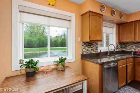 Tiny photo for 717 Maplewood Court #B, Willowbrook, IL 60527 (MLS # 12622189)