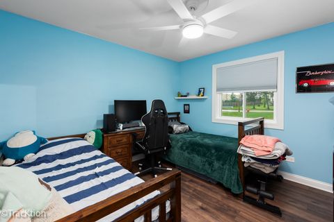 Tiny photo for 717 Maplewood Court #B, Willowbrook, IL 60527 (MLS # 12622189)