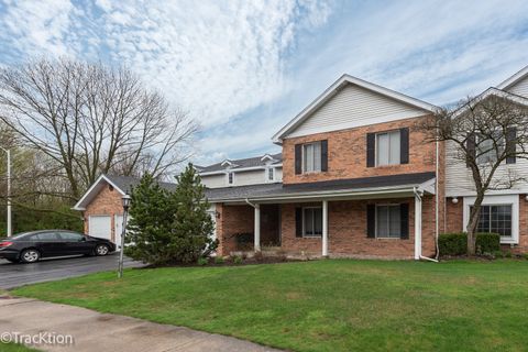 Photo of 717 Maplewood Court #B, Willowbrook, IL 60527 (MLS # 12622189)