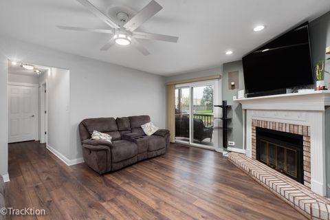 Tiny photo for 717 Maplewood Court #B, Willowbrook, IL 60527 (MLS # 12622189)