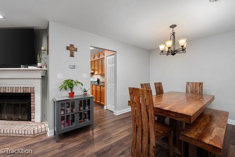 Tiny photo for 717 Maplewood Court #B, Willowbrook, IL 60527 (MLS # 12622189)