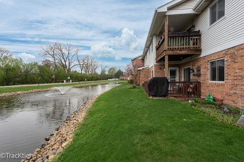 Tiny photo for 717 Maplewood Court #B, Willowbrook, IL 60527 (MLS # 12622189)