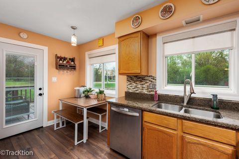 Tiny photo for 717 Maplewood Court #B, Willowbrook, IL 60527 (MLS # 12622189)