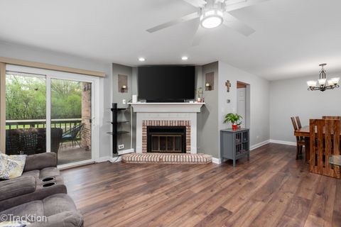 Tiny photo for 717 Maplewood Court #B, Willowbrook, IL 60527 (MLS # 12622189)