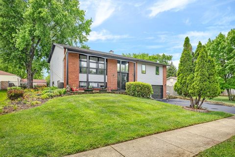 Photo of 551 FALCONRIDGE Way, Bolingbrook, IL 60440 (MLS # 12652437)