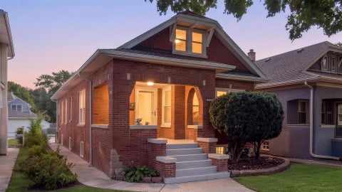 Photo of 920 Wisconsin Avenue, Oak Park, IL 60304 (MLS # 12785550)