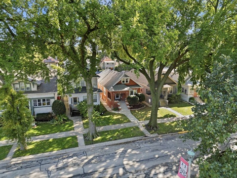Tiny photo for 920 Wisconsin Avenue, Oak Park, IL 60304 (MLS # 12785550)