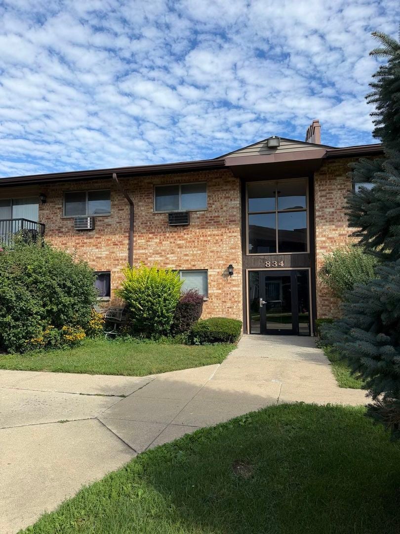 834 E Old Willow Road 216