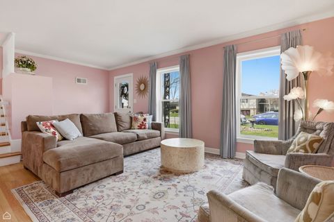 Tiny photo for 609 N Hamlin Avenue, Park Ridge, IL 60068 (MLS # 12612950)