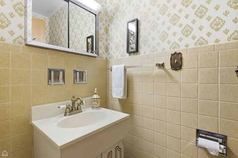 Tiny photo for 609 N Hamlin Avenue, Park Ridge, IL 60068 (MLS # 12612950)