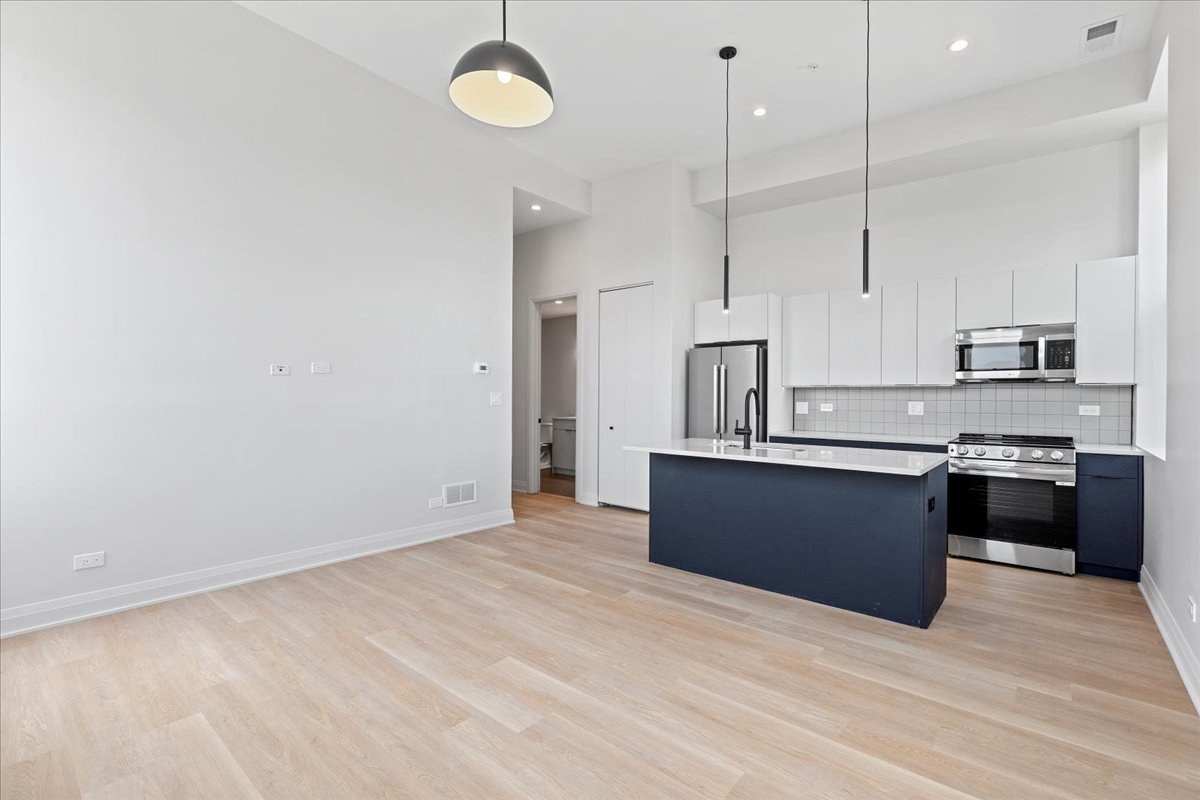 1934 W North Avenue 303