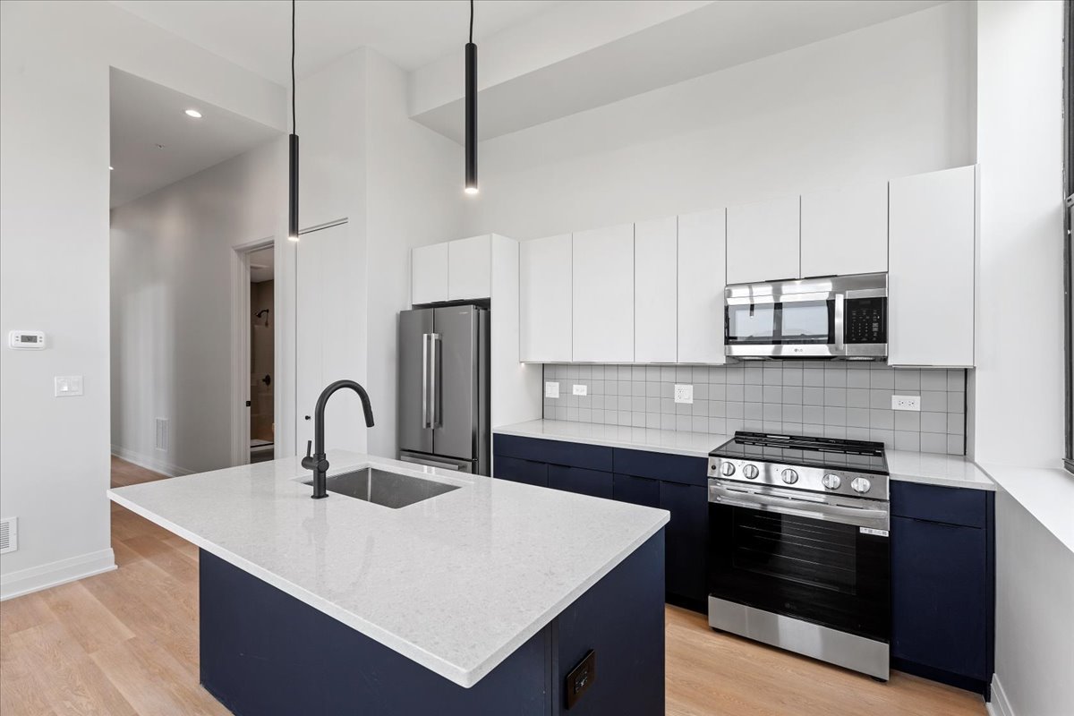 1934 W North Avenue 303