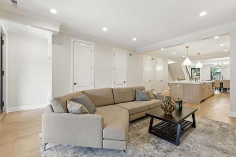 Tiny photo for 908 W Fullerton Avenue #1, Chicago, IL 60614 (MLS # 12491247)