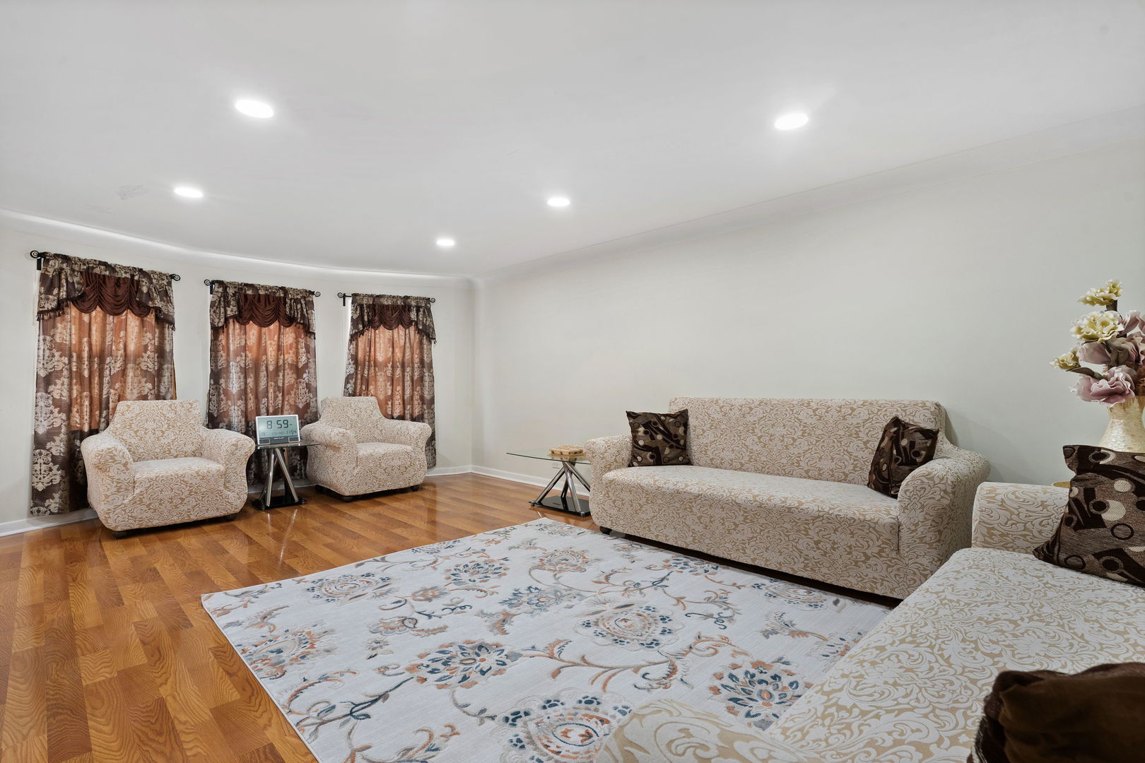 3025 W Rosemont Avenue