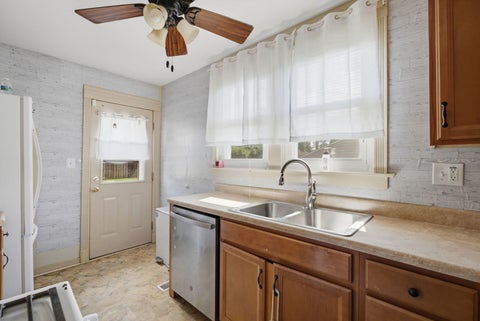 Tiny photo for 2902 Fair Avenue, Davenport, IA 52803 (MLS # 12666354)