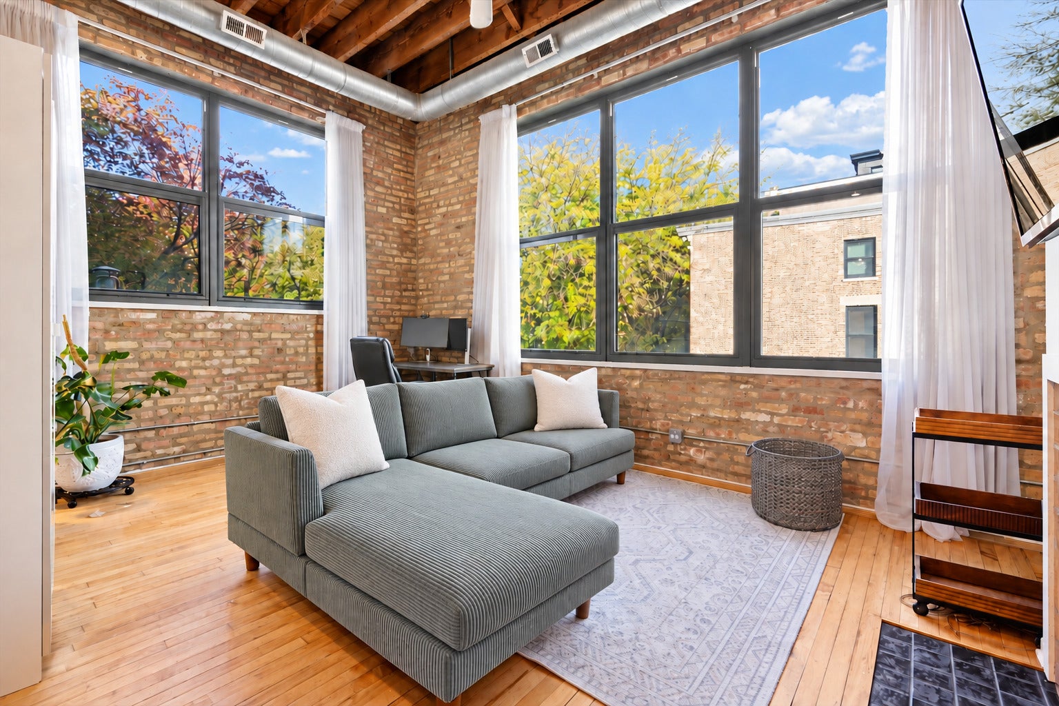 3201 N Seminary Avenue 201