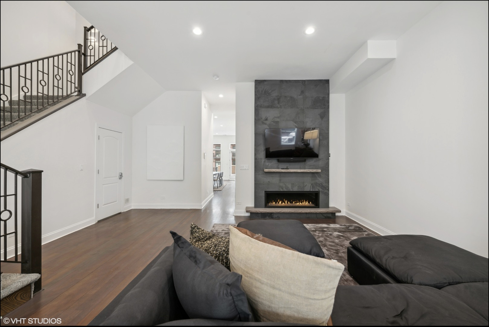 215 N GREEN Street 2